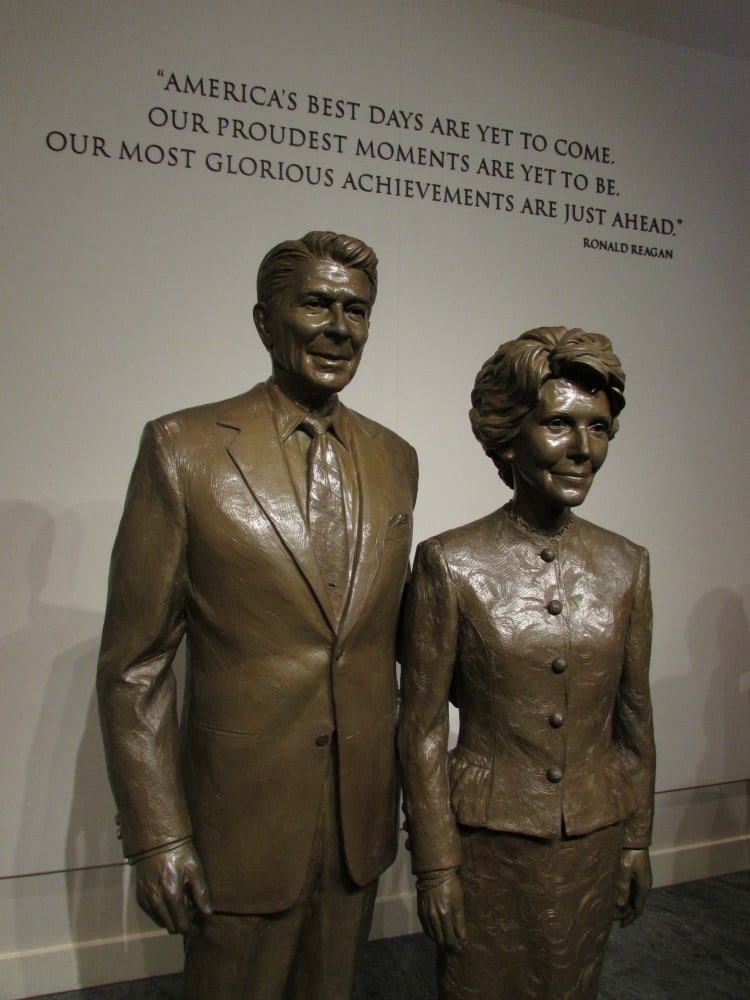 Ronald and Nancy Reagan statues