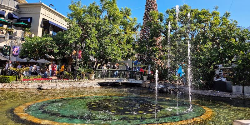 The pond at The Grove - Los Angeles